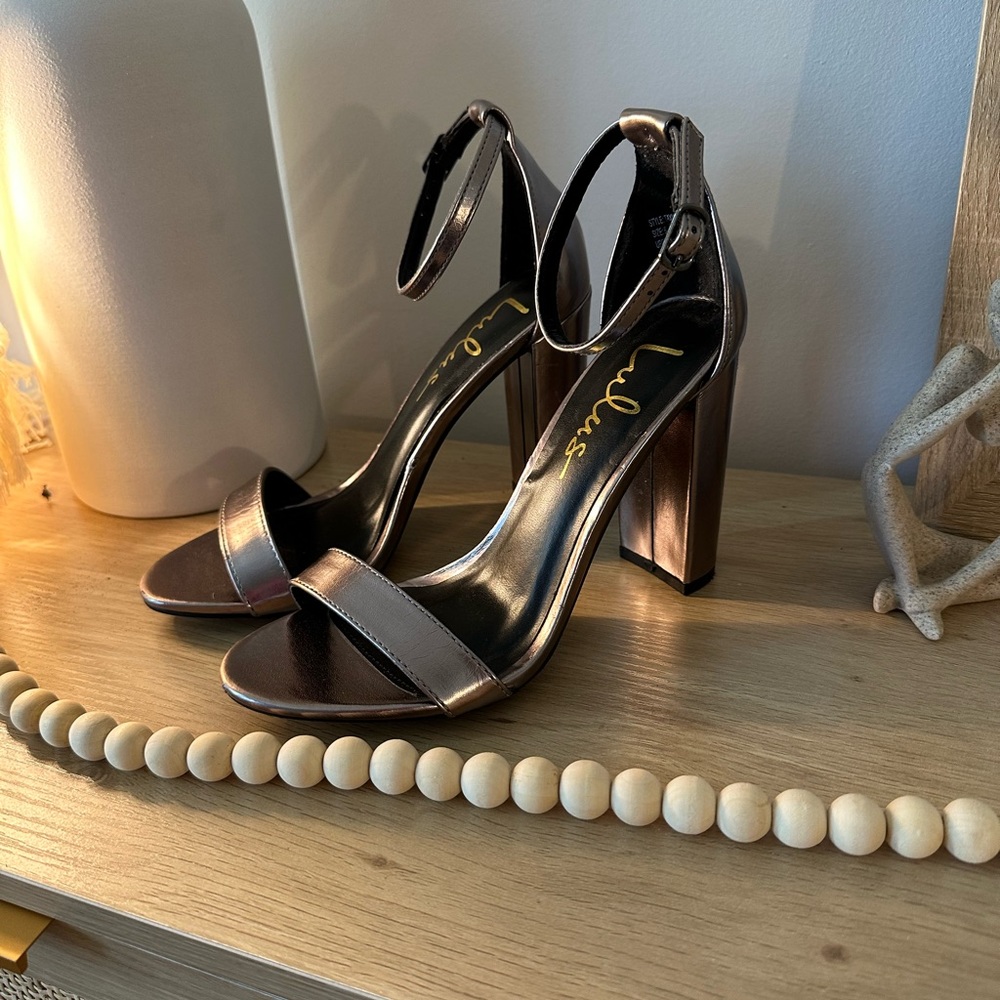 Lulus Metallic Heels / Size 6